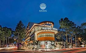 Khách sạn Petro House